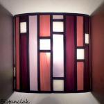 Applique vitrail moderne en verre rose violet