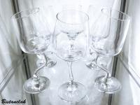 Services de six verres à pieds originaux et penchés